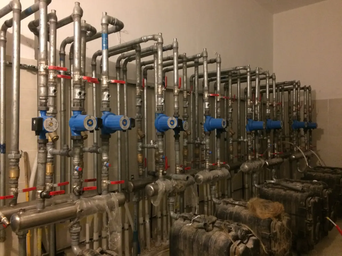Mechanical room pipework